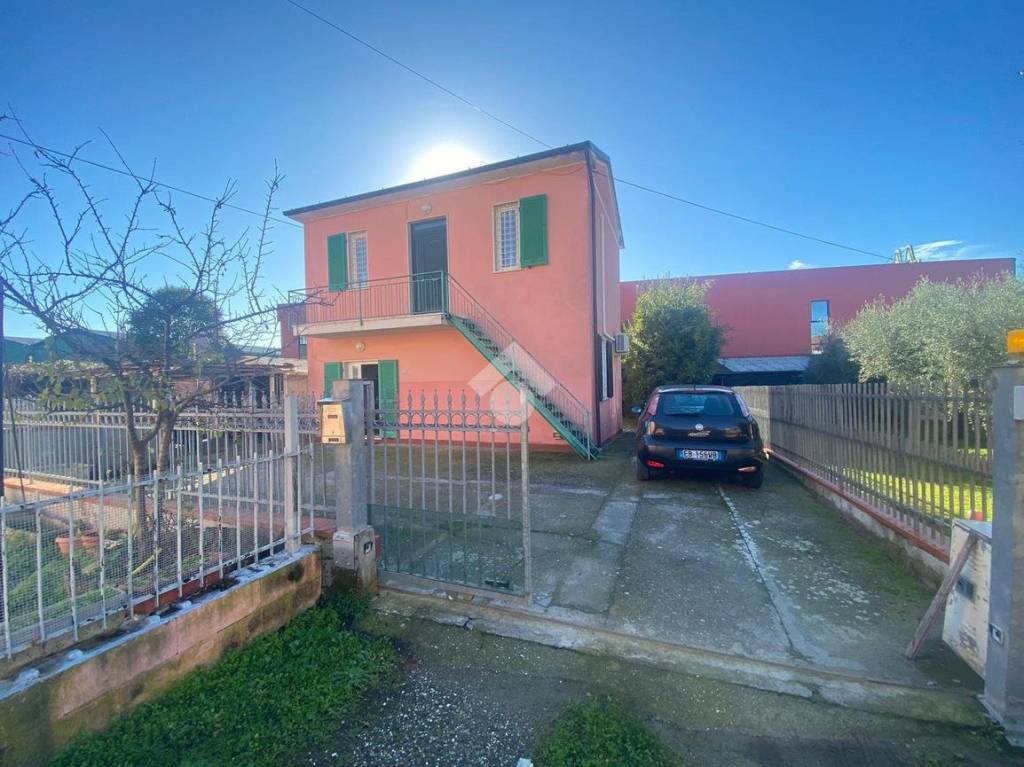 Casa Indipendente in vendita a Castelnuovo Magra via Palvotrisia, 14