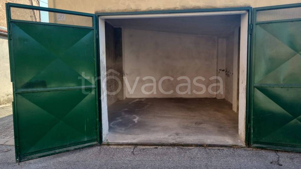 Garage in affitto ad Asti via Ulrico Pagliani, 16