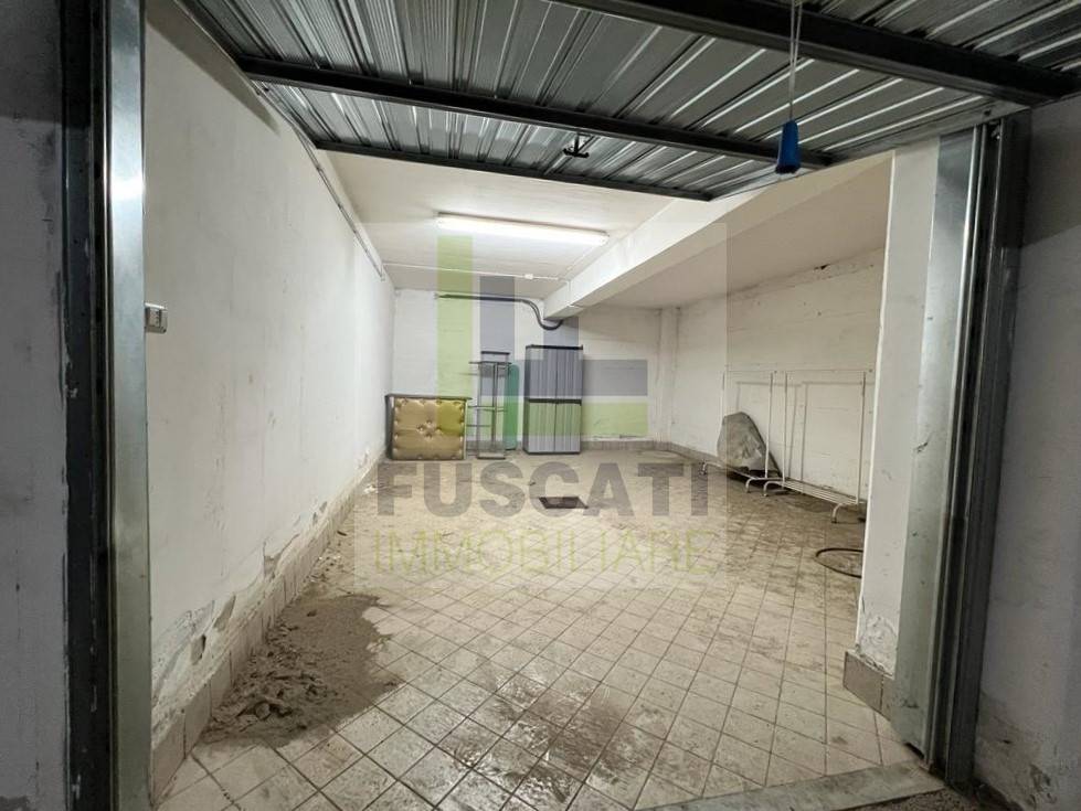 Garage in affitto a Mugnano di Napoli via Francesco Crispi
