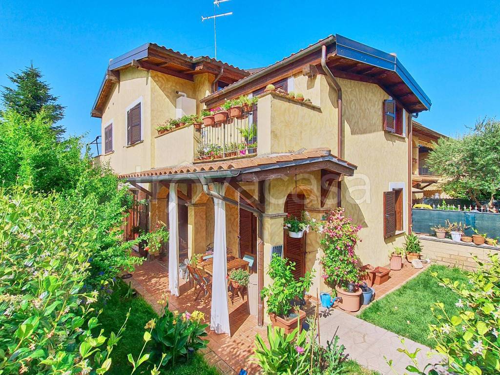 Villa a Schiera in vendita a Rignano Flaminio via Andrea Mantegna