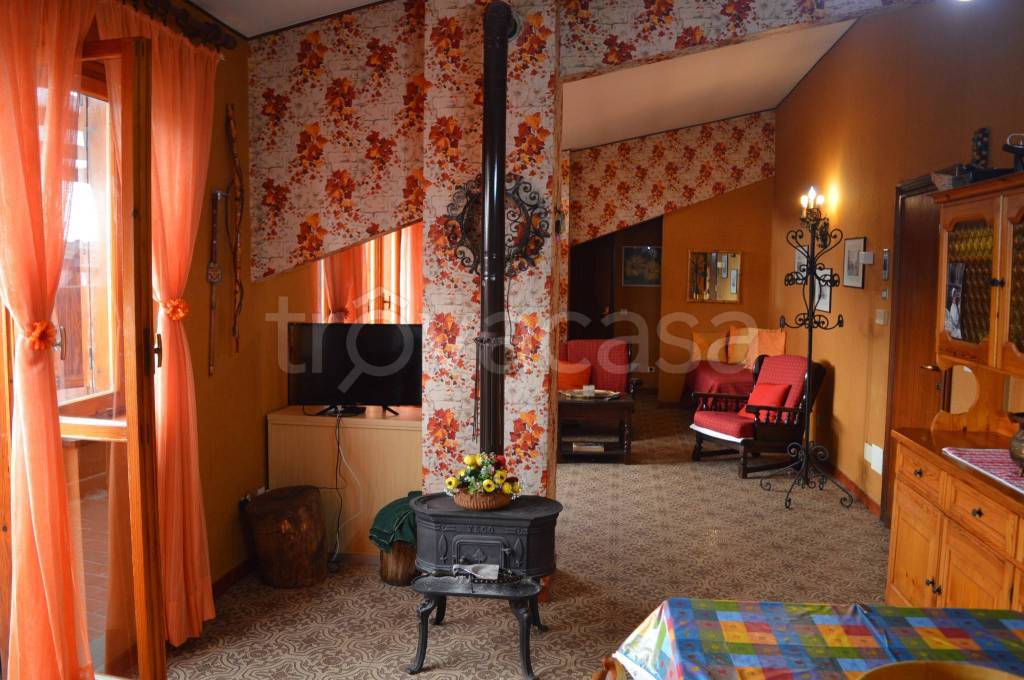 Appartamento in vendita a Roburent via Serra, 16