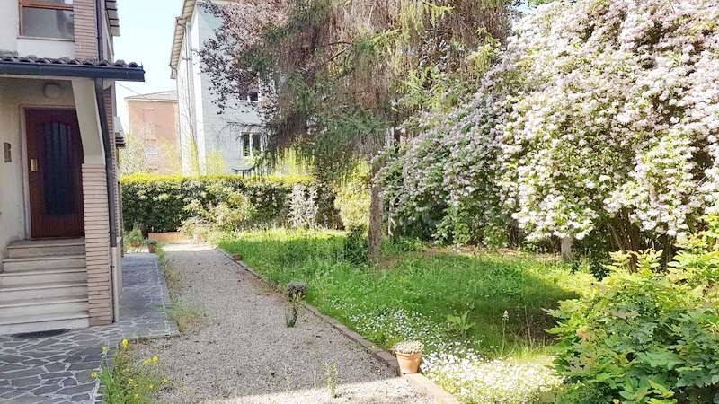 Villa Bifamiliare in vendita a Modena via Pinerolo