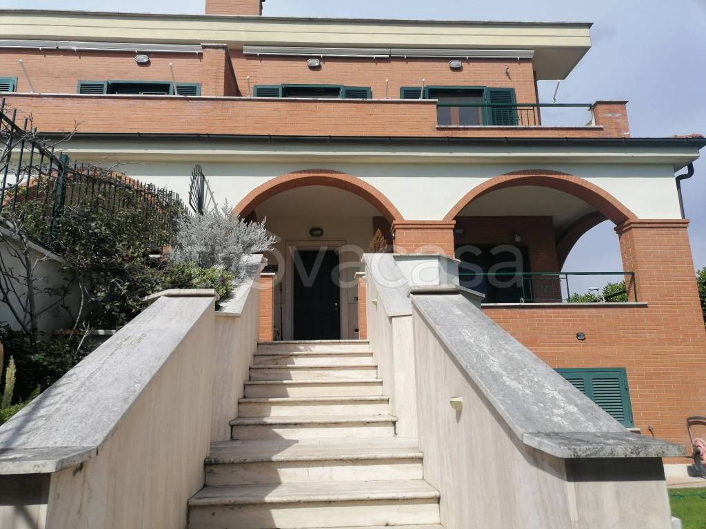 Villa Bifamiliare in vendita a Roma viale Hugo Pratt