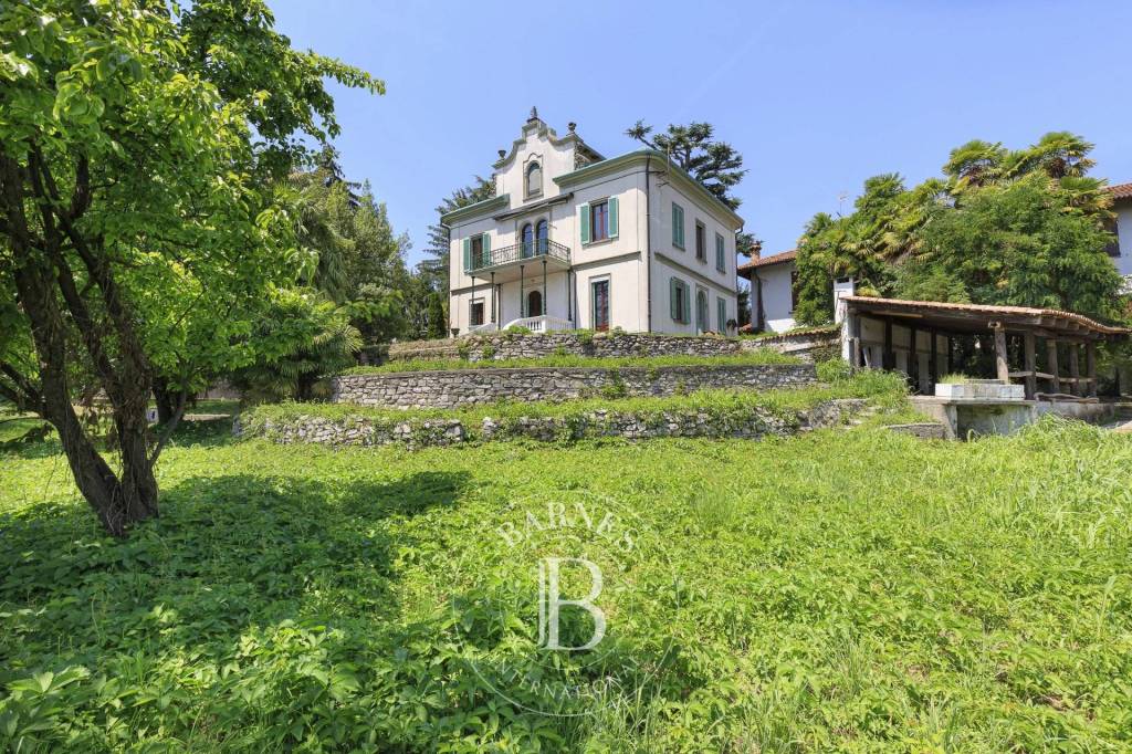 Villa in vendita a Montano Lucino