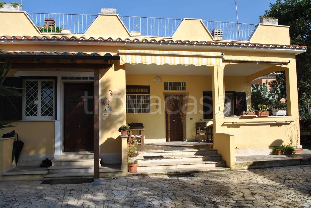 Villa a Schiera in vendita a Pomezia via Mar Rosso, 22