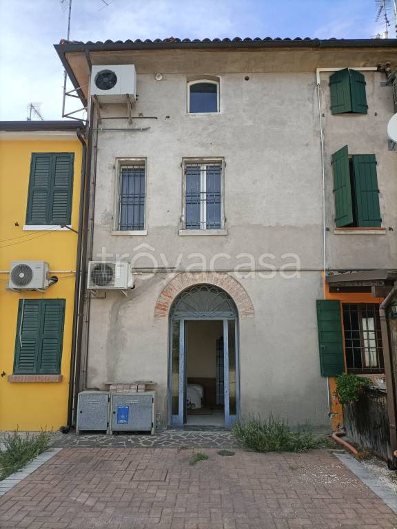 Casa Indipendente in vendita a Ferrara via Chiesa, 144