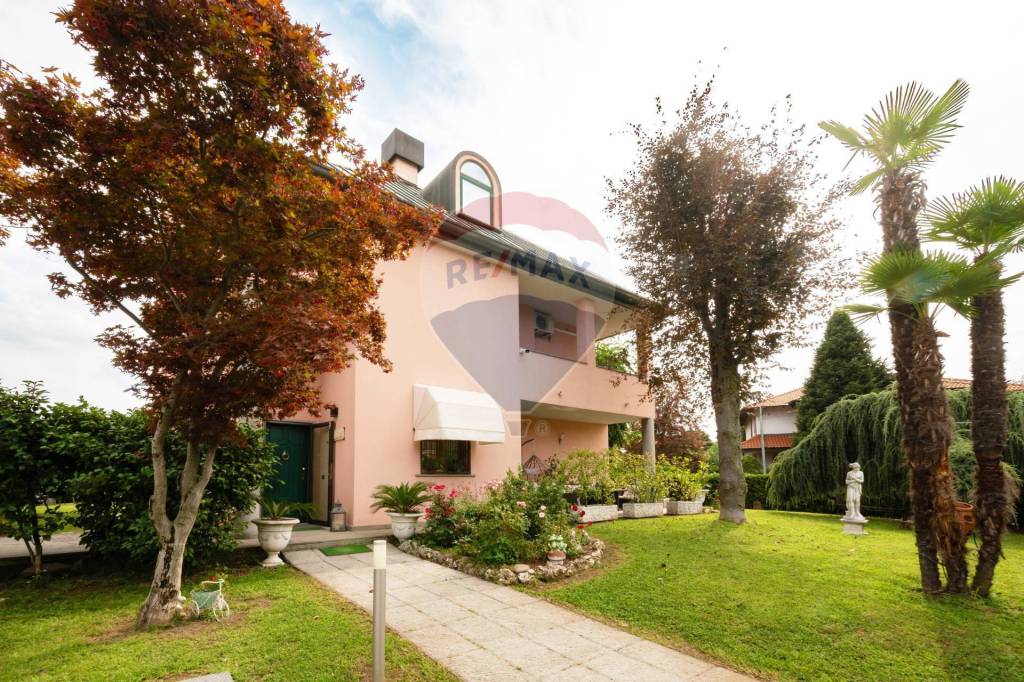 Villa in vendita a Rho via Togliatti, 17