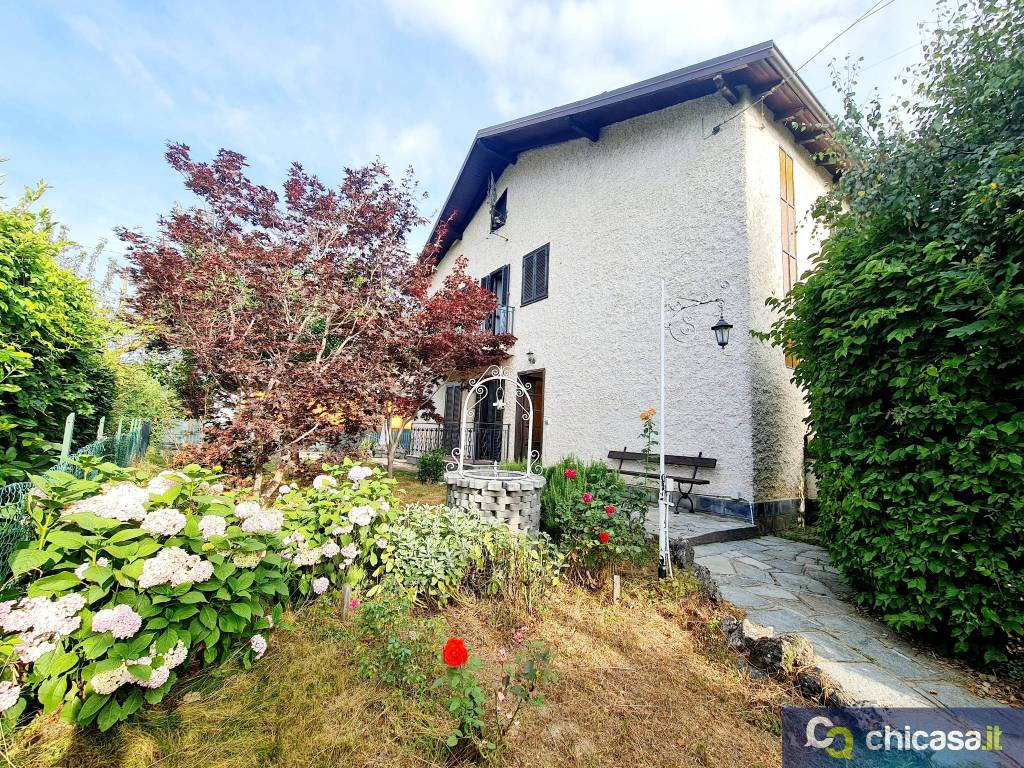 Villa Bifamiliare in vendita a Roccasparvera via Stefano Viale