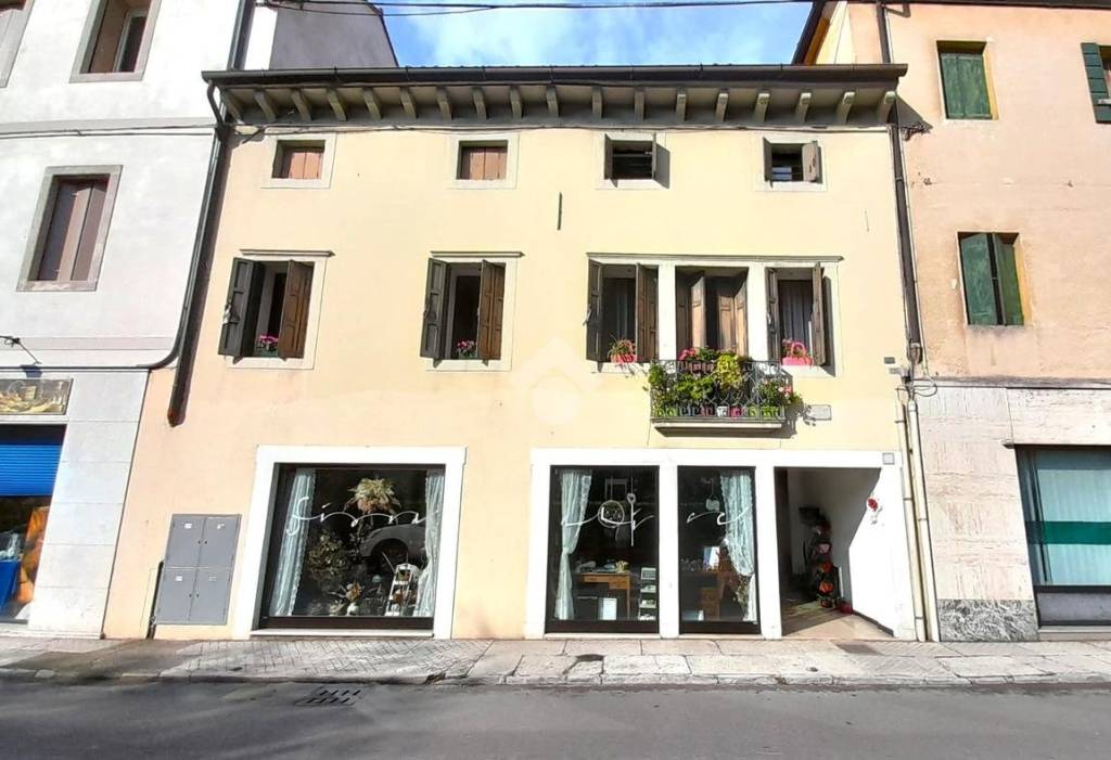 Appartamento in vendita a Vittorio Veneto via Giuseppe Garibaldi, 80