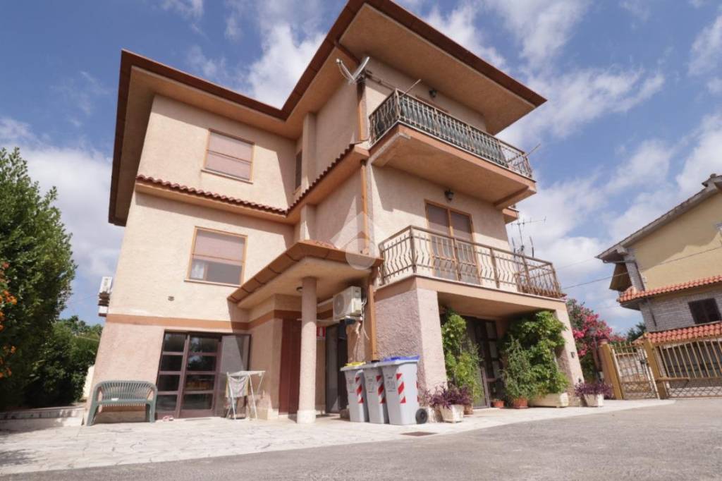 Villa in vendita a Latina via la Foce, 6