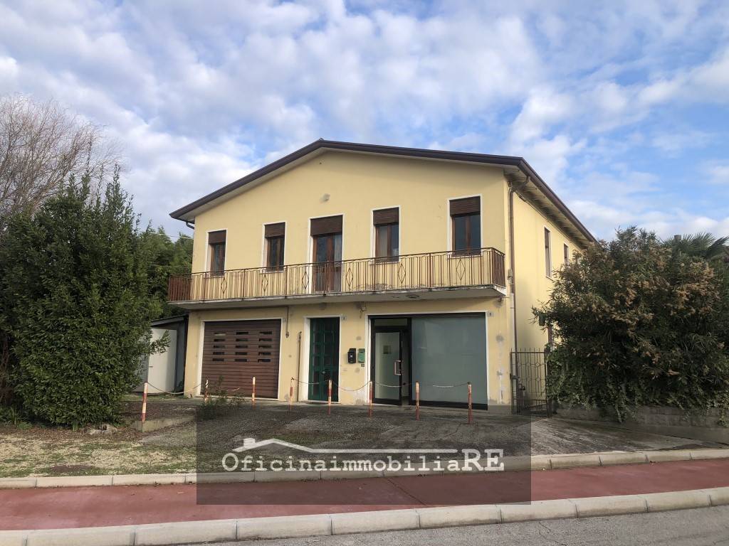 Casa Indipendente in vendita a Piove di Sacco via Toscanini 1