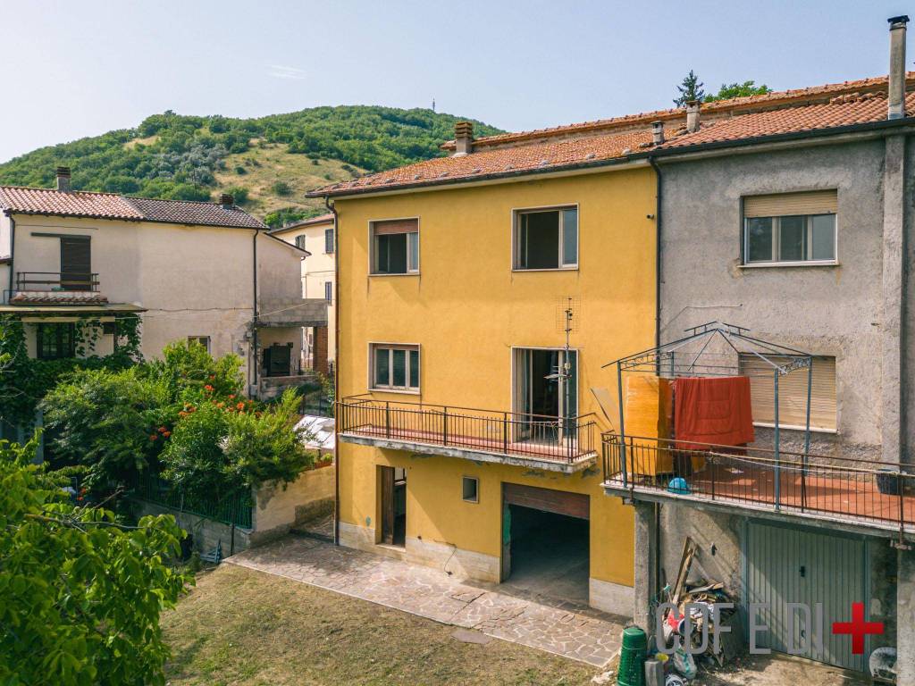 Villa Bifamiliare in vendita a Rivodutri via Peschiera