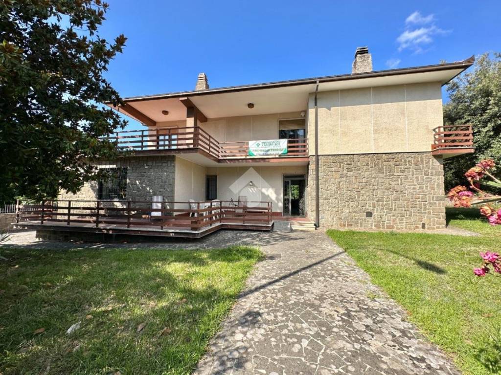 Villa in vendita a Viterbo via capodistria