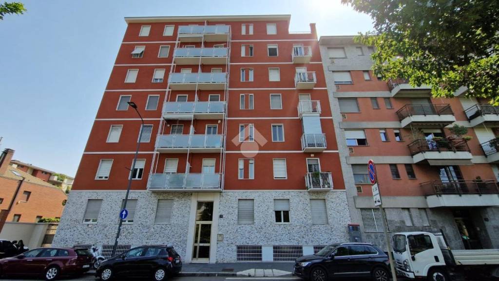Appartamento in vendita a Milano via Spezia, 39