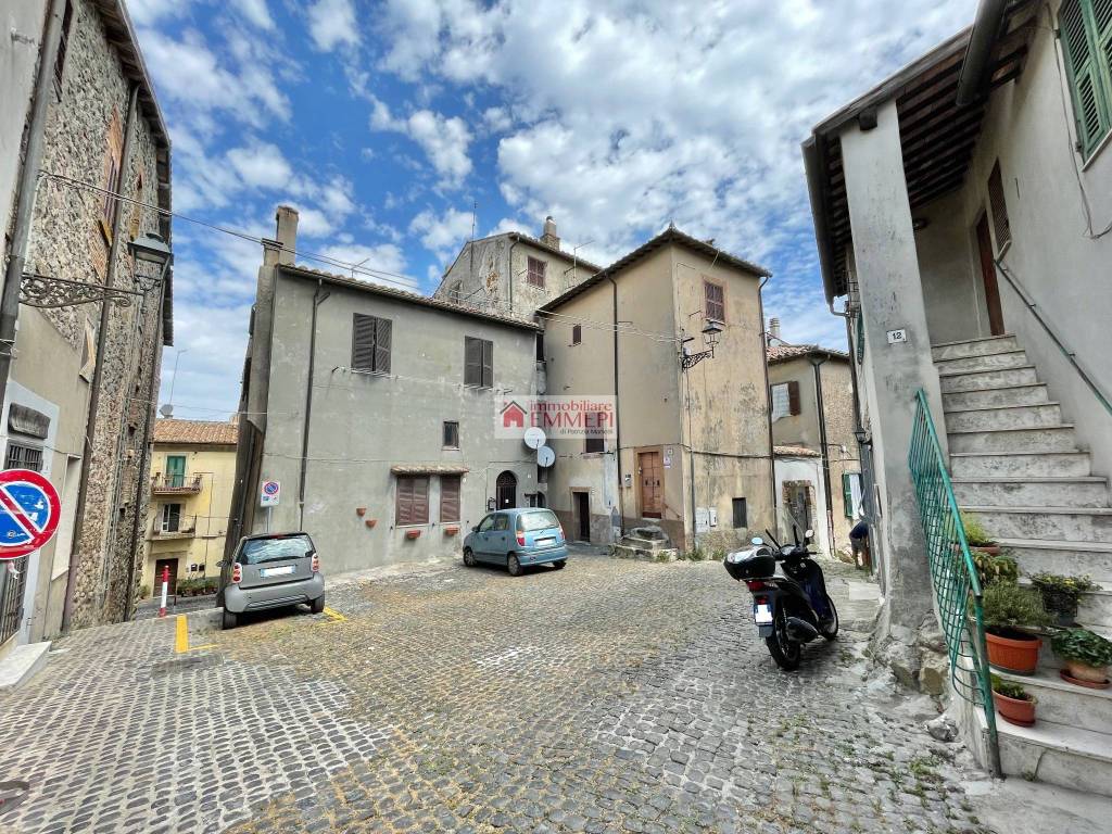 Appartamento in vendita a Tolfa piazza Giustino Colelli, 15