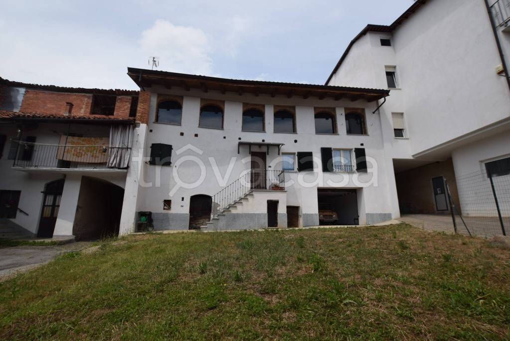 Casa Indipendente in vendita a Villanova Mondovì via Camillo Benso di Cavour, 4