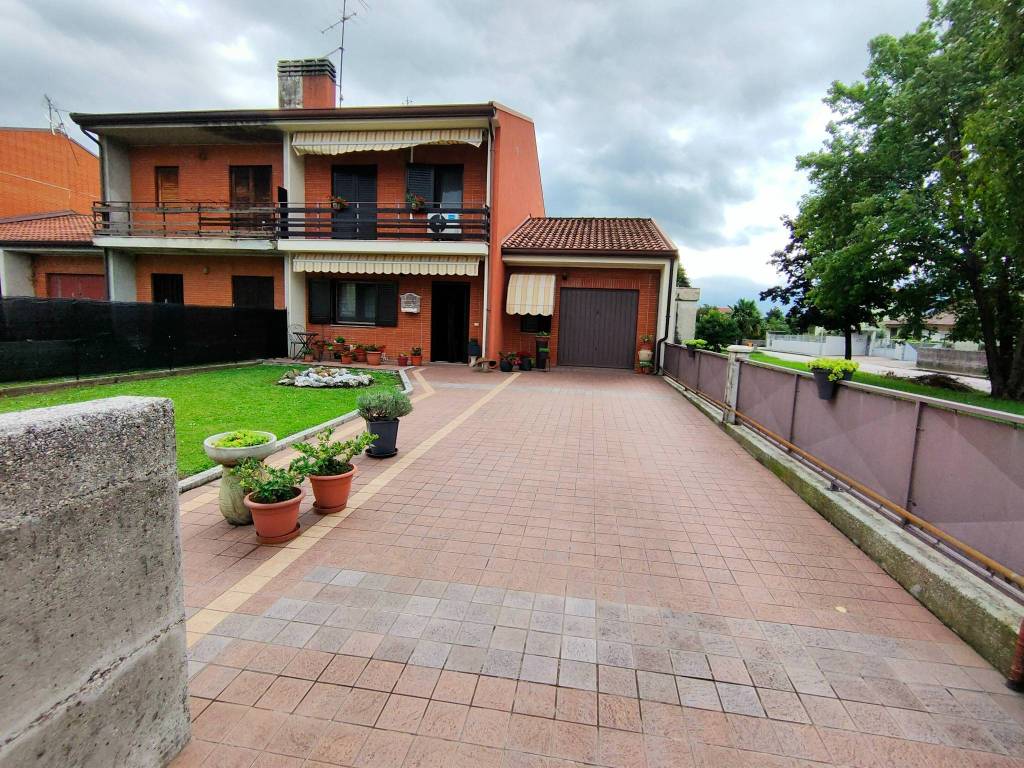 Casa Indipendente in vendita a Osoppo via Brigata Re