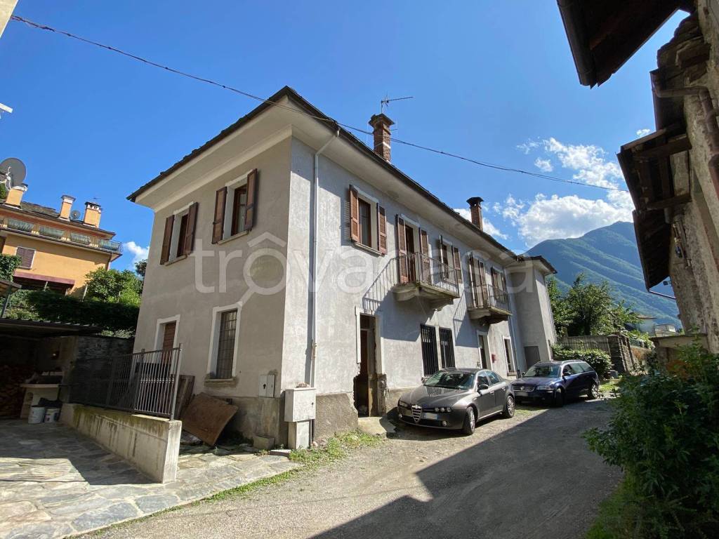 Villa Bifamiliare in vendita a Vogogna via De Regibus, 13