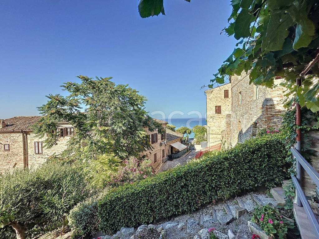 Villa in vendita a Cupra Marittima via Castello