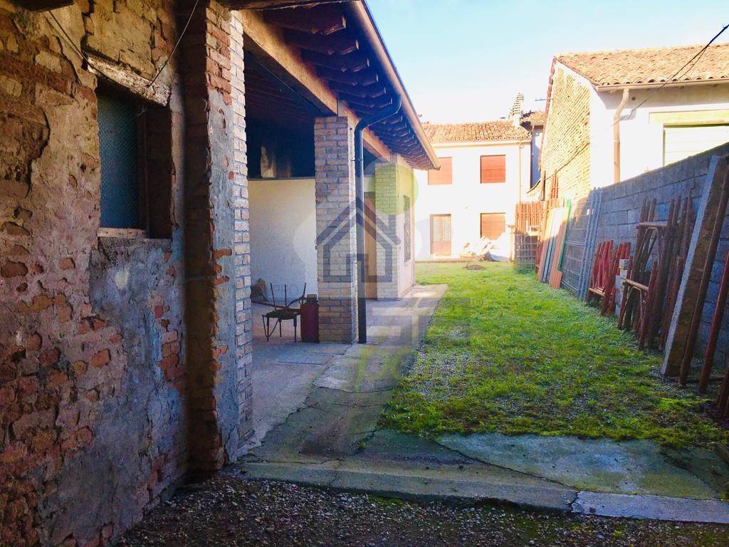 Casa Indipendente in vendita a Rivarolo Mantovano rivarolo Mantovano, via Matteotti n.37
