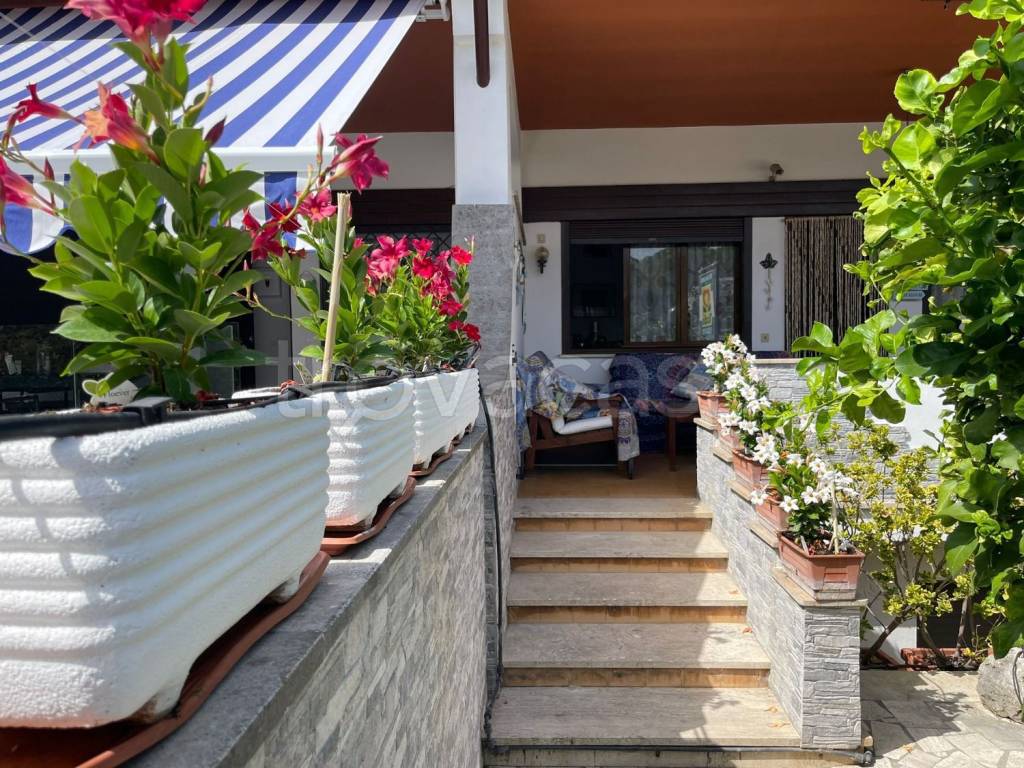 Villa a Schiera in vendita ad Ardea lungomare Tor San Lorenzo