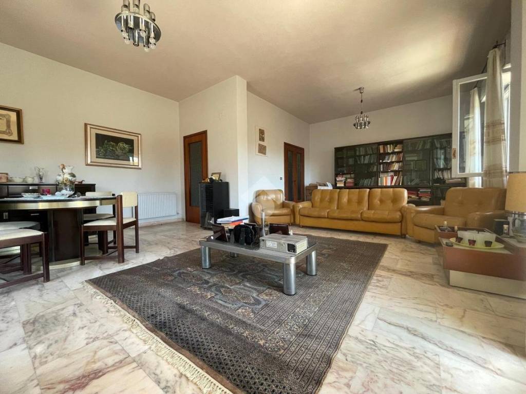 Appartamento in vendita a Reggio di Calabria via gebbione, 23