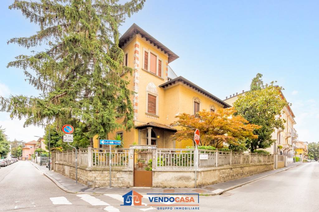 Villa Bifamiliare in vendita a Milano via George Sand, 24