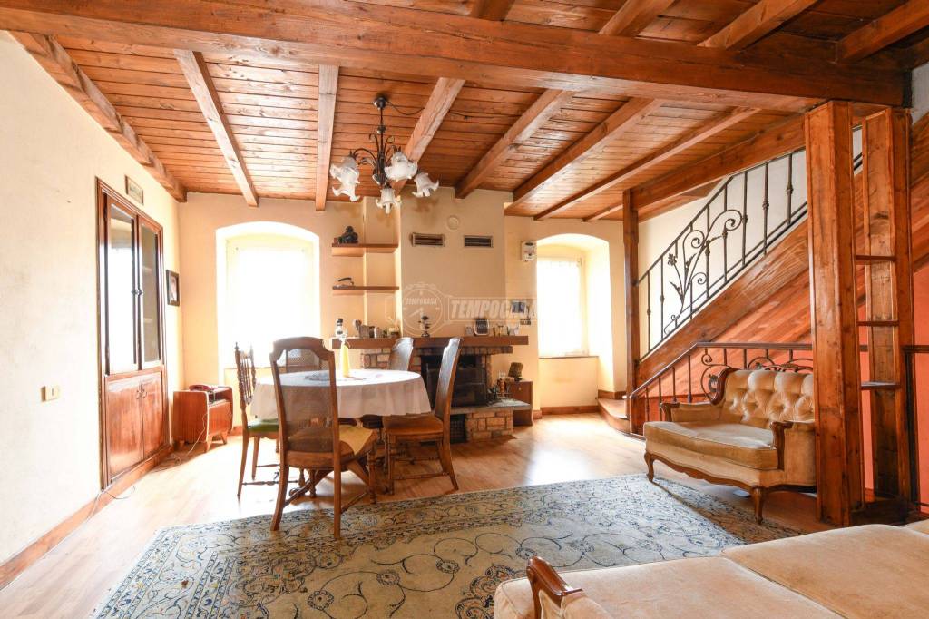 Casa Indipendente in vendita a Toscolano-Maderno via Piazzuole 7