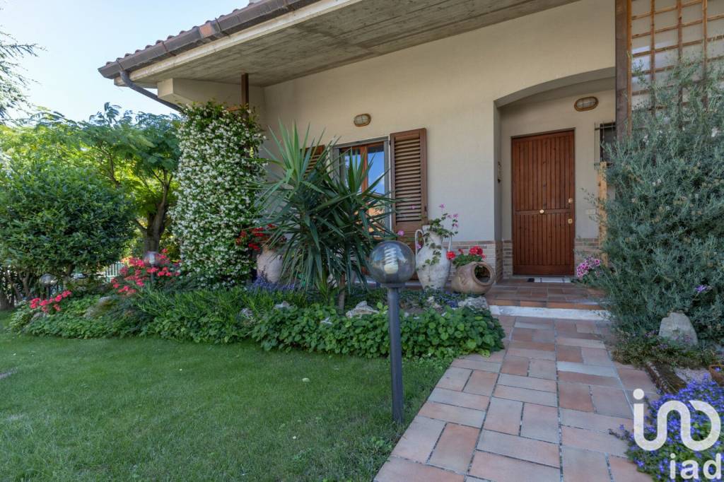 Villa in vendita a Osimo via Adige