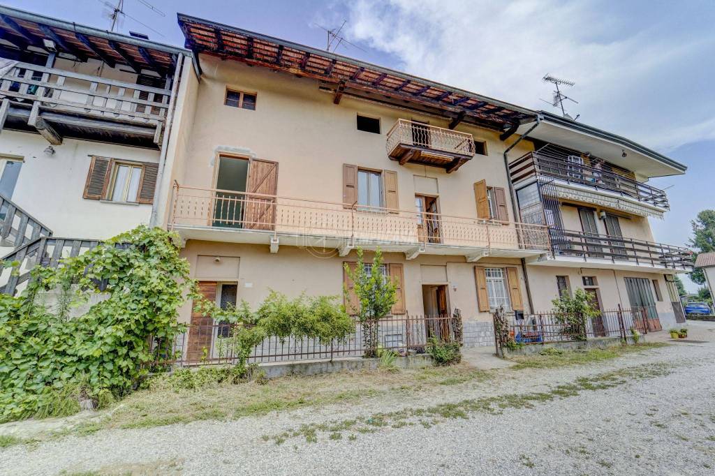 Casa Indipendente in vendita a Castelletto sopra Ticino via Preti