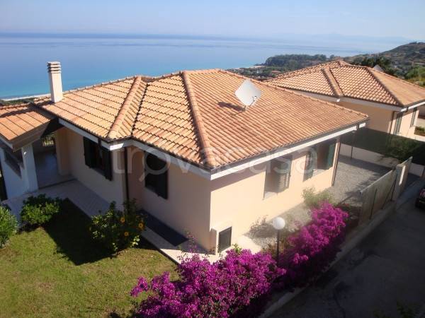 Villa in vendita a Zambrone contrada Ionà