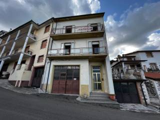 Casa indipendente in vendita a castell'azzara via francesco petrarca, 65