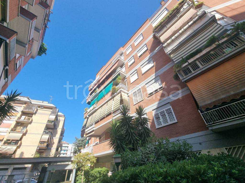 Appartamento in vendita a Roma via Carlo Conti Rossini, 26