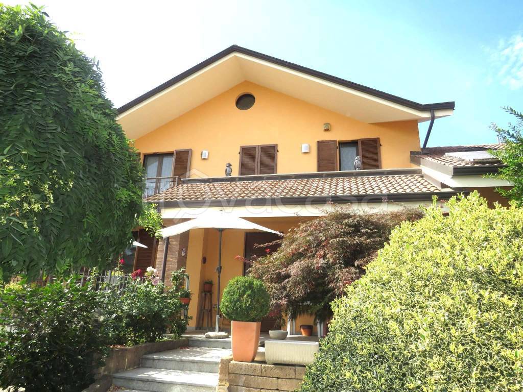 Villa in vendita a None via Alcide de Gasperi