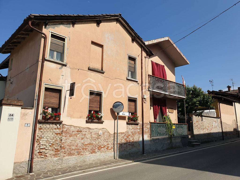 Casa Indipendente in vendita a Costa de' Nobili via Roma, 22