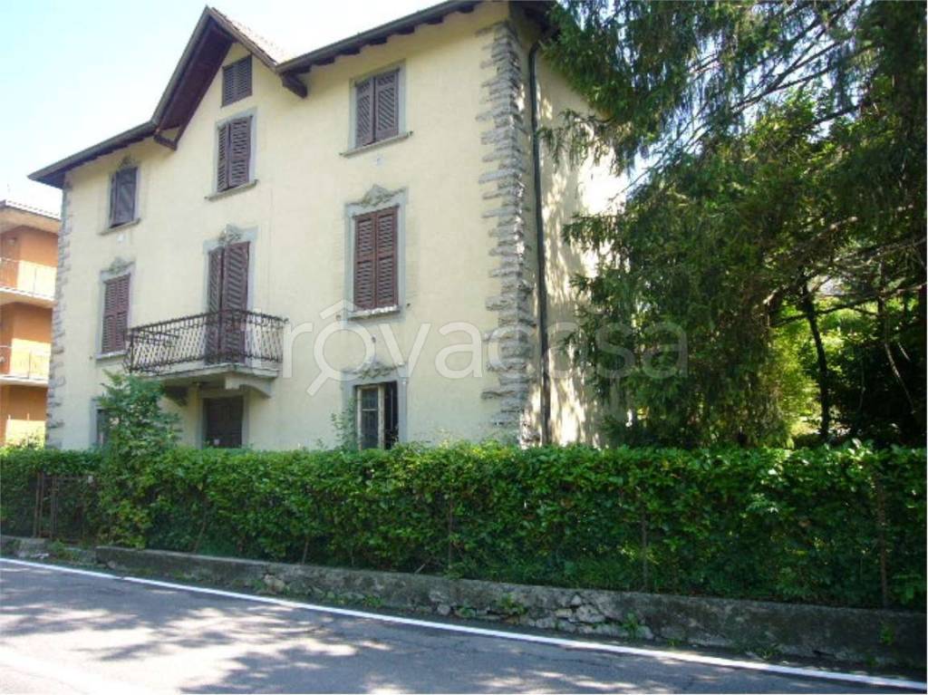 Casa Indipendente in vendita a Sant'Omobono Terme via Antonio Locatelli, 18