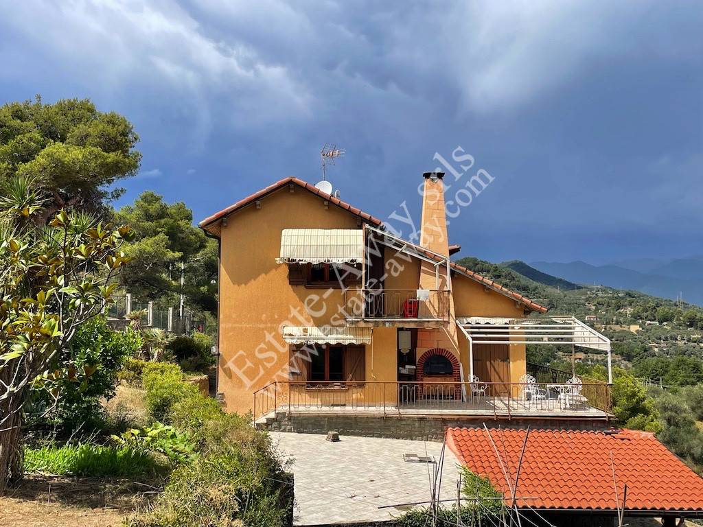 Villa Bifamiliare in vendita a Camporosso frazione Ciaixe, 1