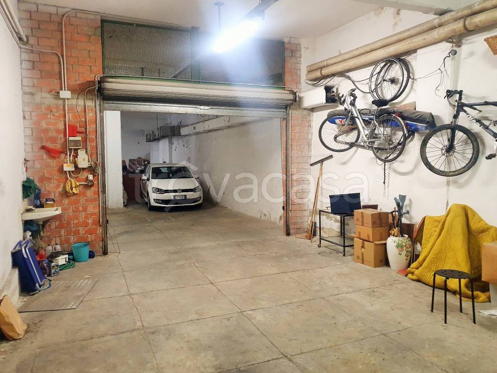 Garage in vendita a Firenze via Vincenzo Bellini