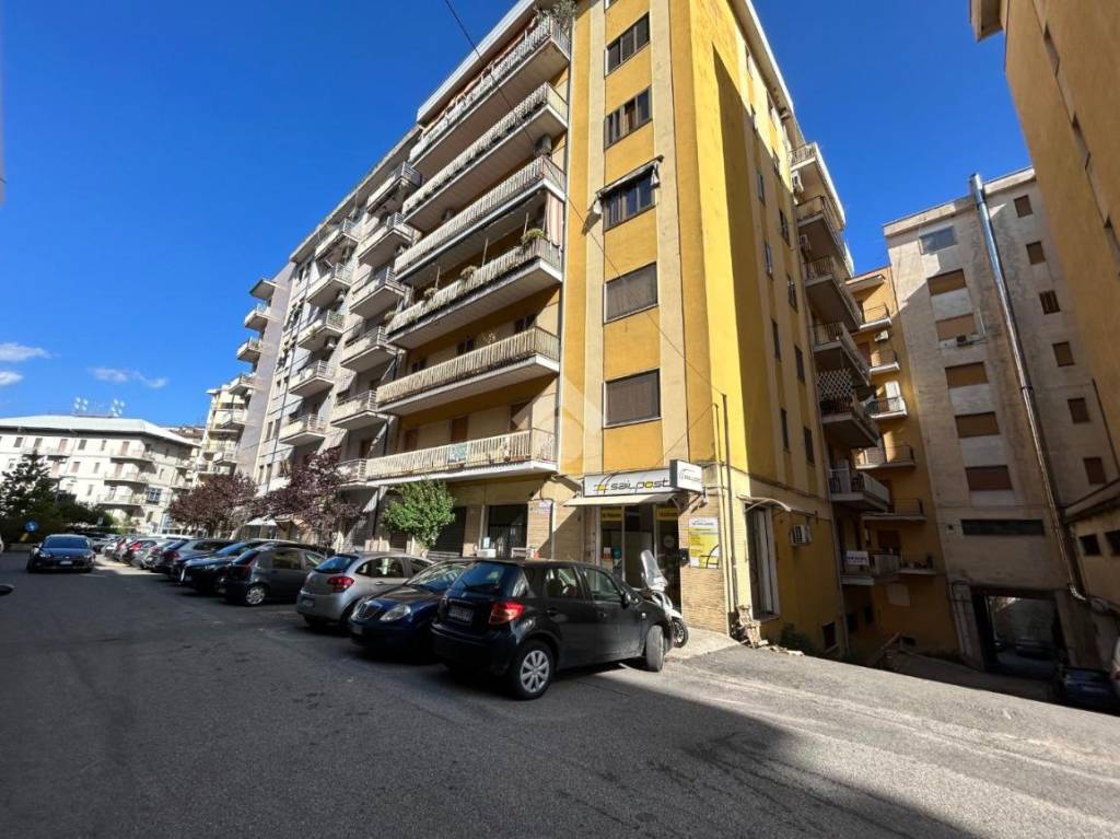 Appartamento in vendita a Cosenza via Emilio Capizzano, 56