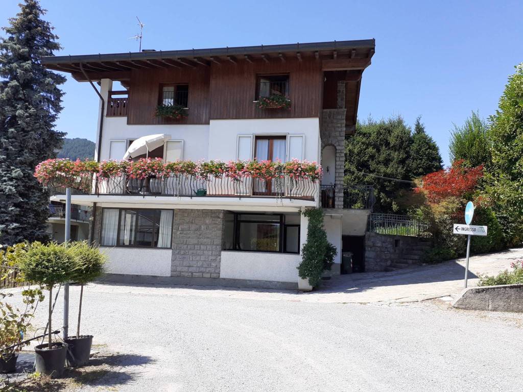 Villa Bifamiliare in vendita a Centro Valle Intelvi via al Fareè, 5