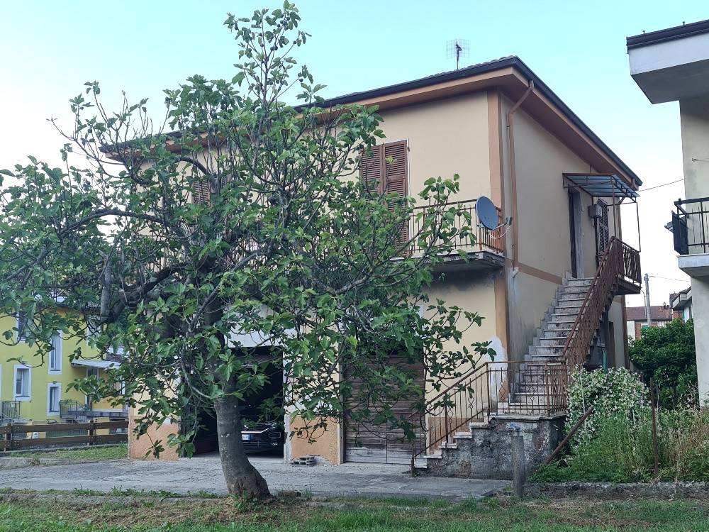 Villa in vendita a Pignone piazza Guglielmo Marconi