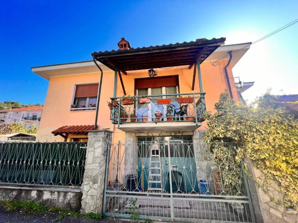 Villa in vendita a Castiglione Torinese via Gozzano, 6