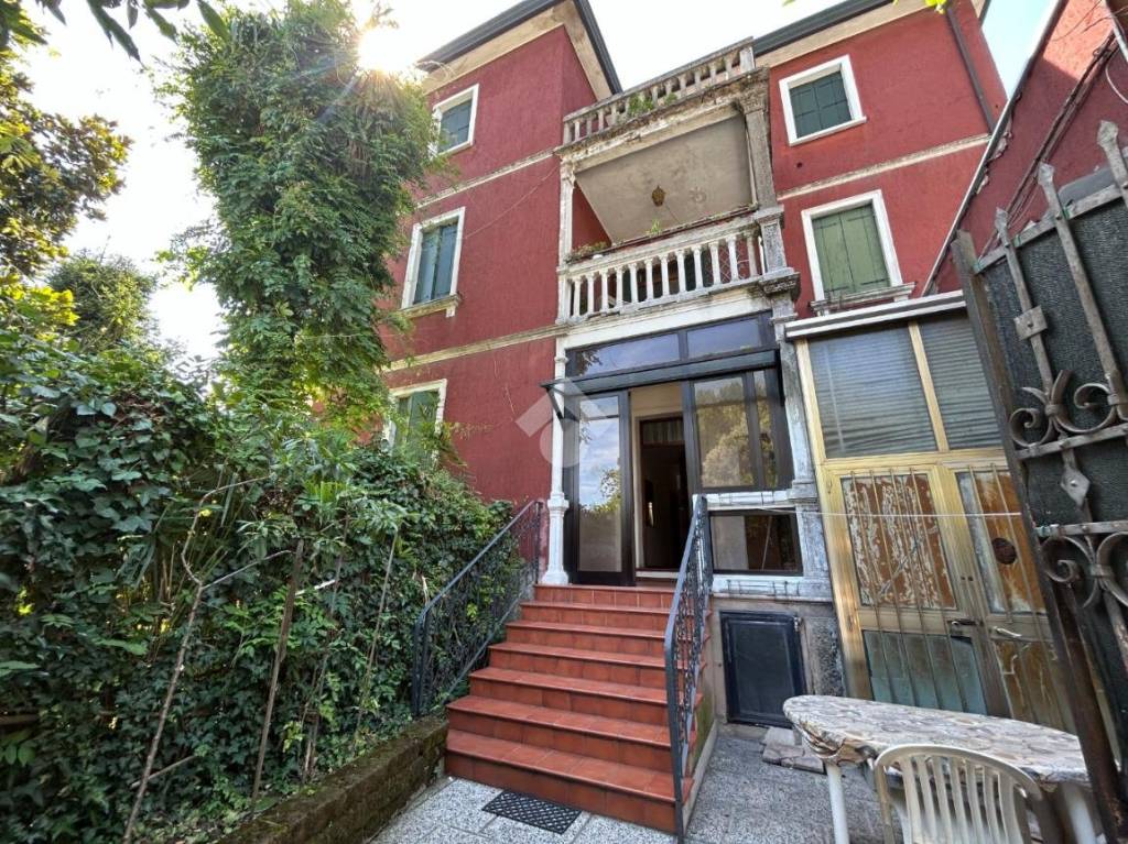 Appartamento in vendita a Venezia piazzale Cesare Rossarol, 2