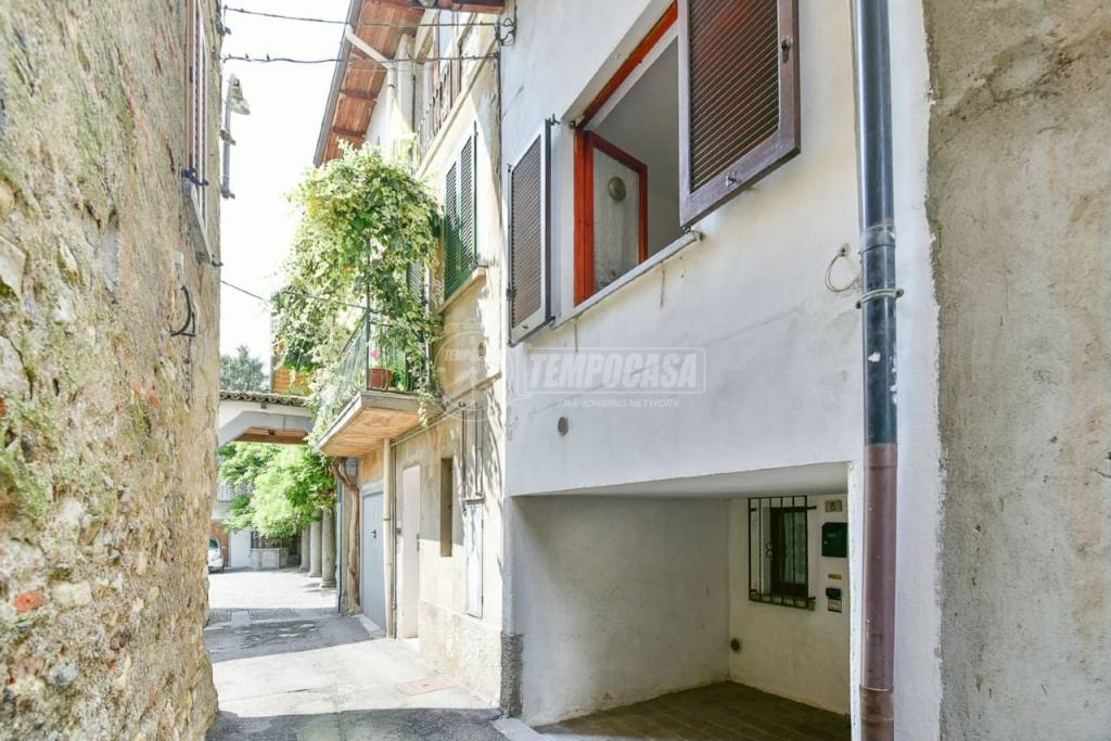 Casa Indipendente in vendita ad Albese con Cassano vicolo Molteni 6