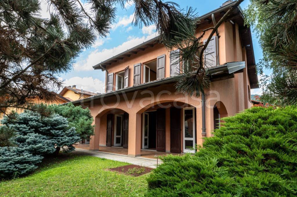 Villa in vendita a Villongo via Silvio Pellico, 13/c