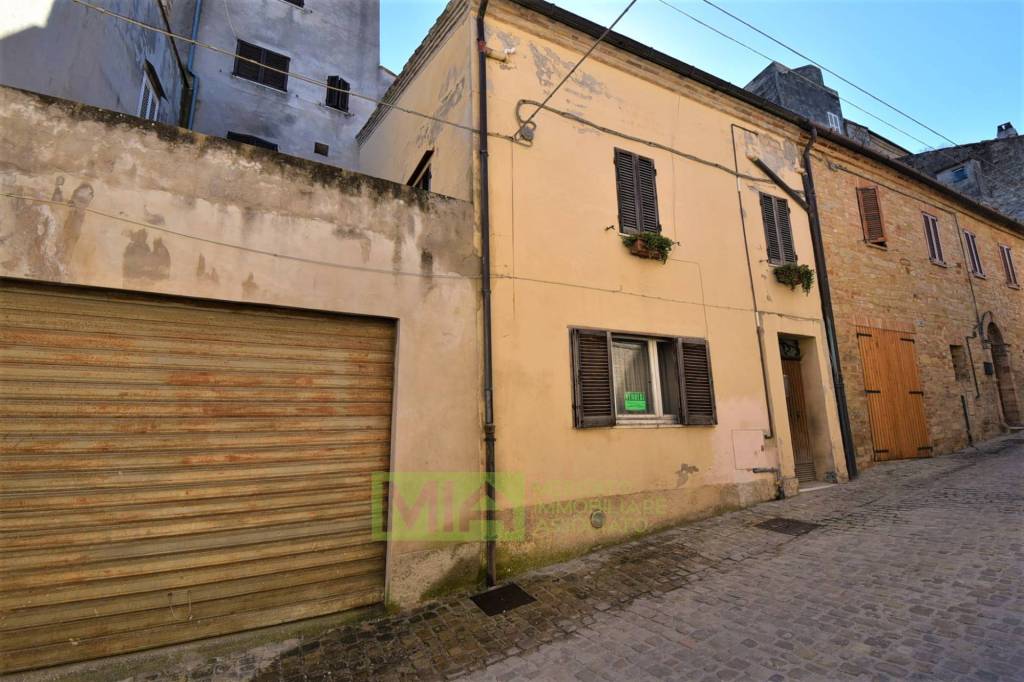 Casa Indipendente in vendita a Santa Vittoria in Matenano via Roma, 74