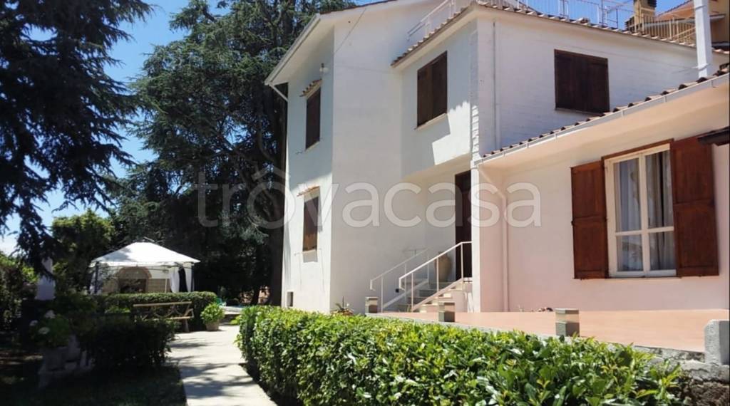 Villa in in vendita da privato a Bassano Romano via Camillo Benso di Cavour, 25