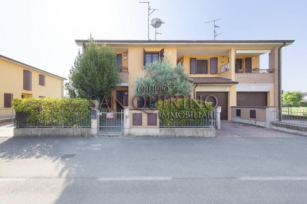 Villa a Schiera in vendita a Gualtieri via maria montessori, 19