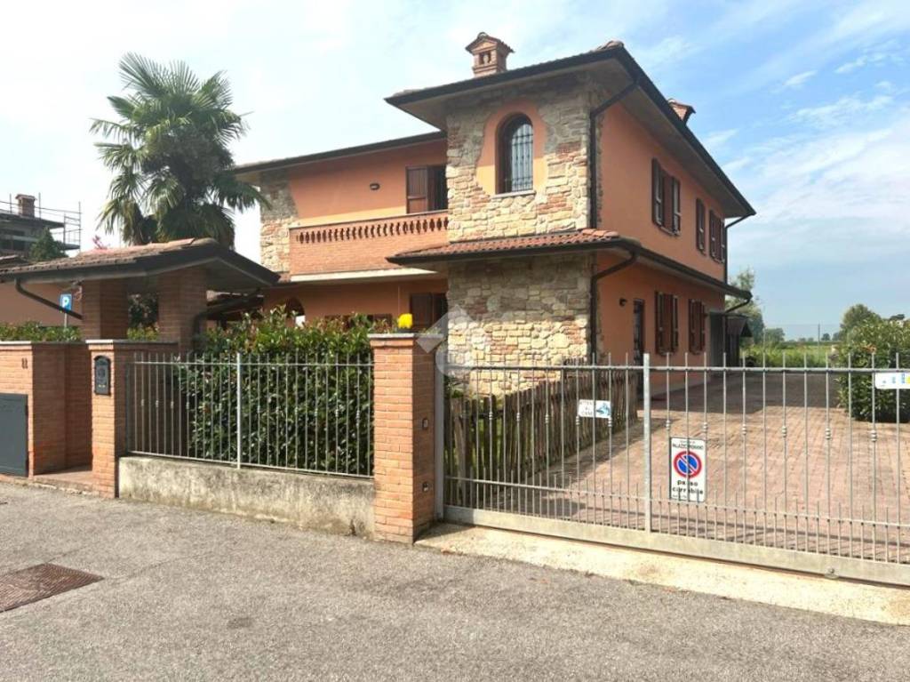 Villa in vendita a Palazzo Pignano via Fulcheria, 11
