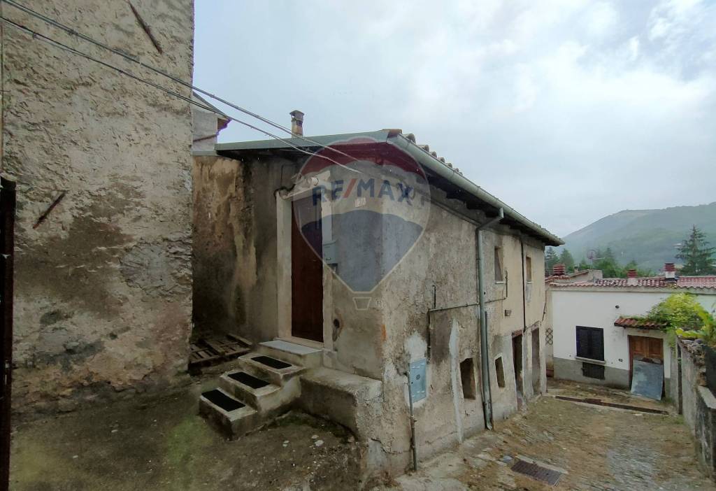 Casa Indipendente in vendita a Montereale via contrici